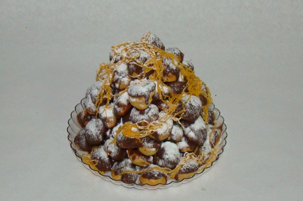 Pirâmide Profiteroles